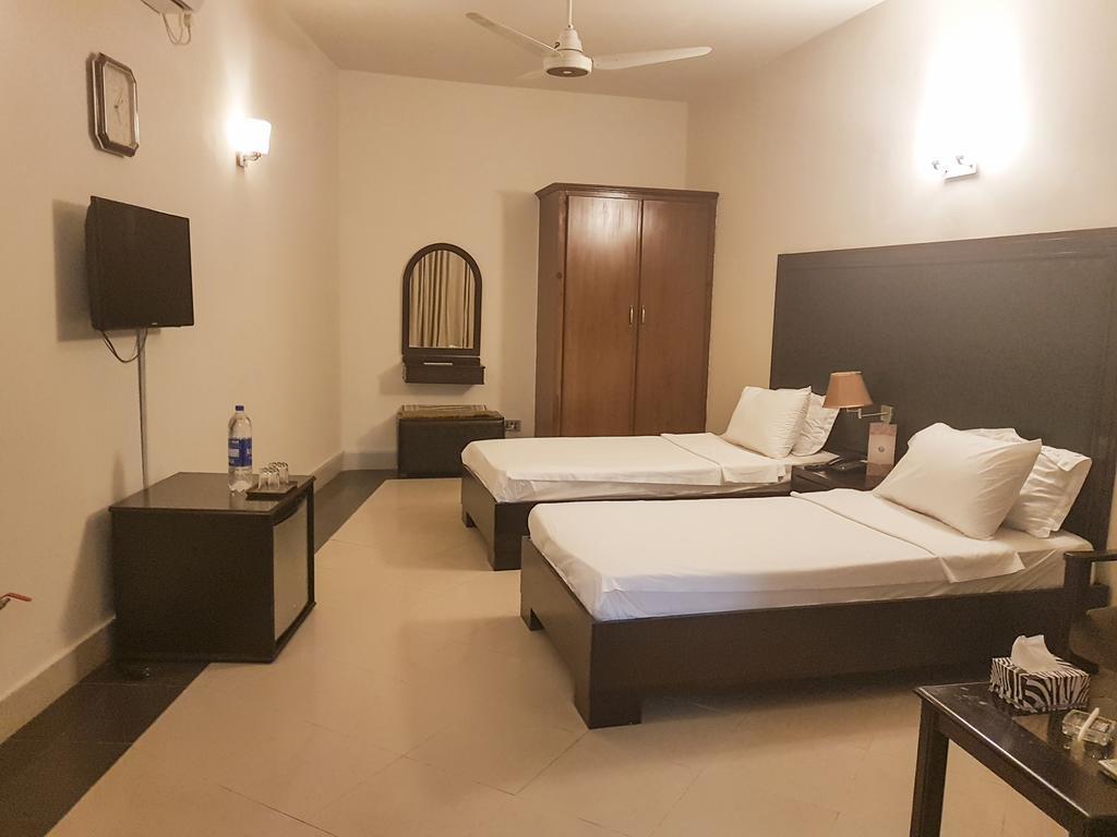 Shelton Accommodator Peshawar Buitenkant foto