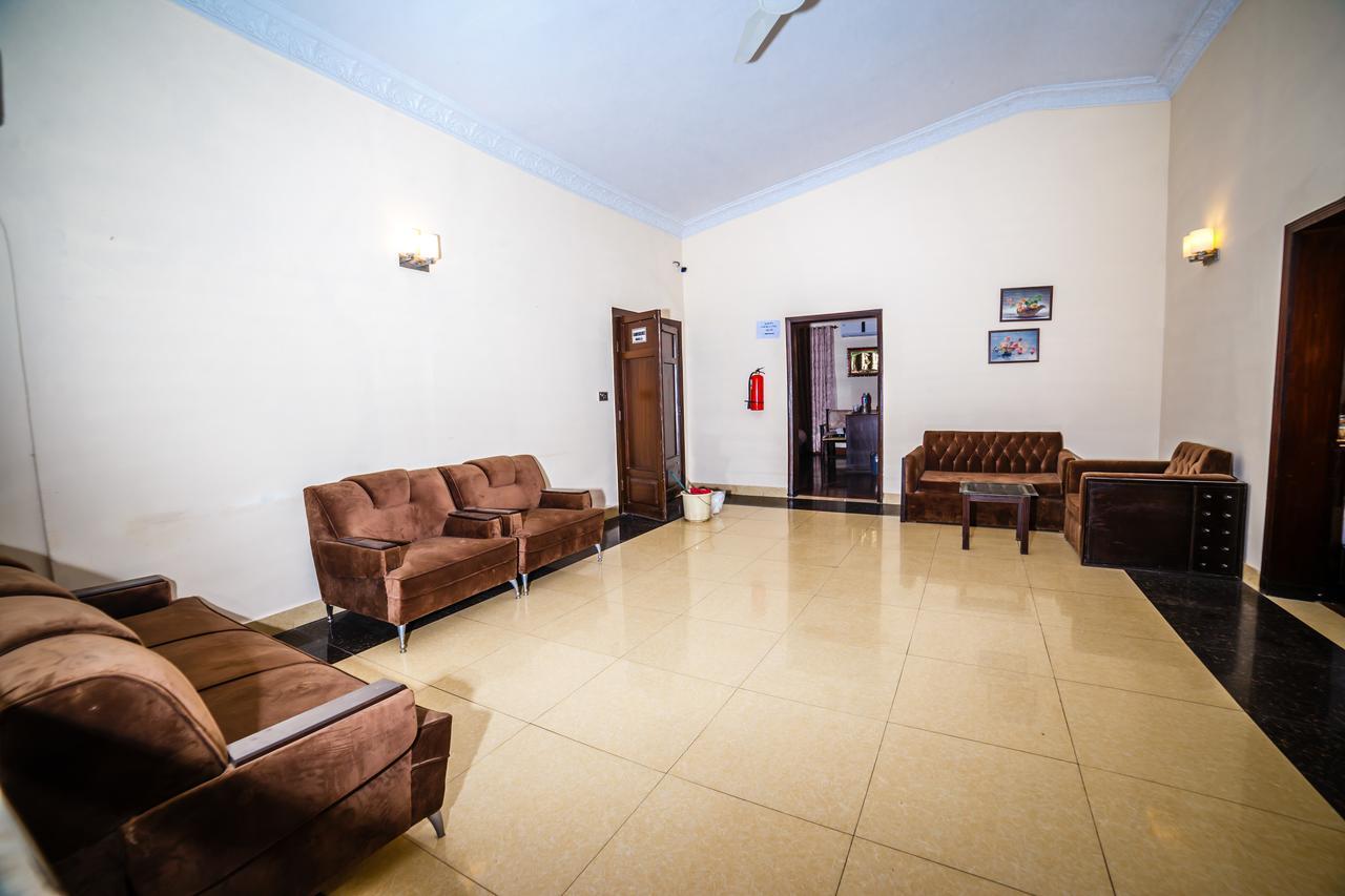 Shelton Accommodator Peshawar Buitenkant foto