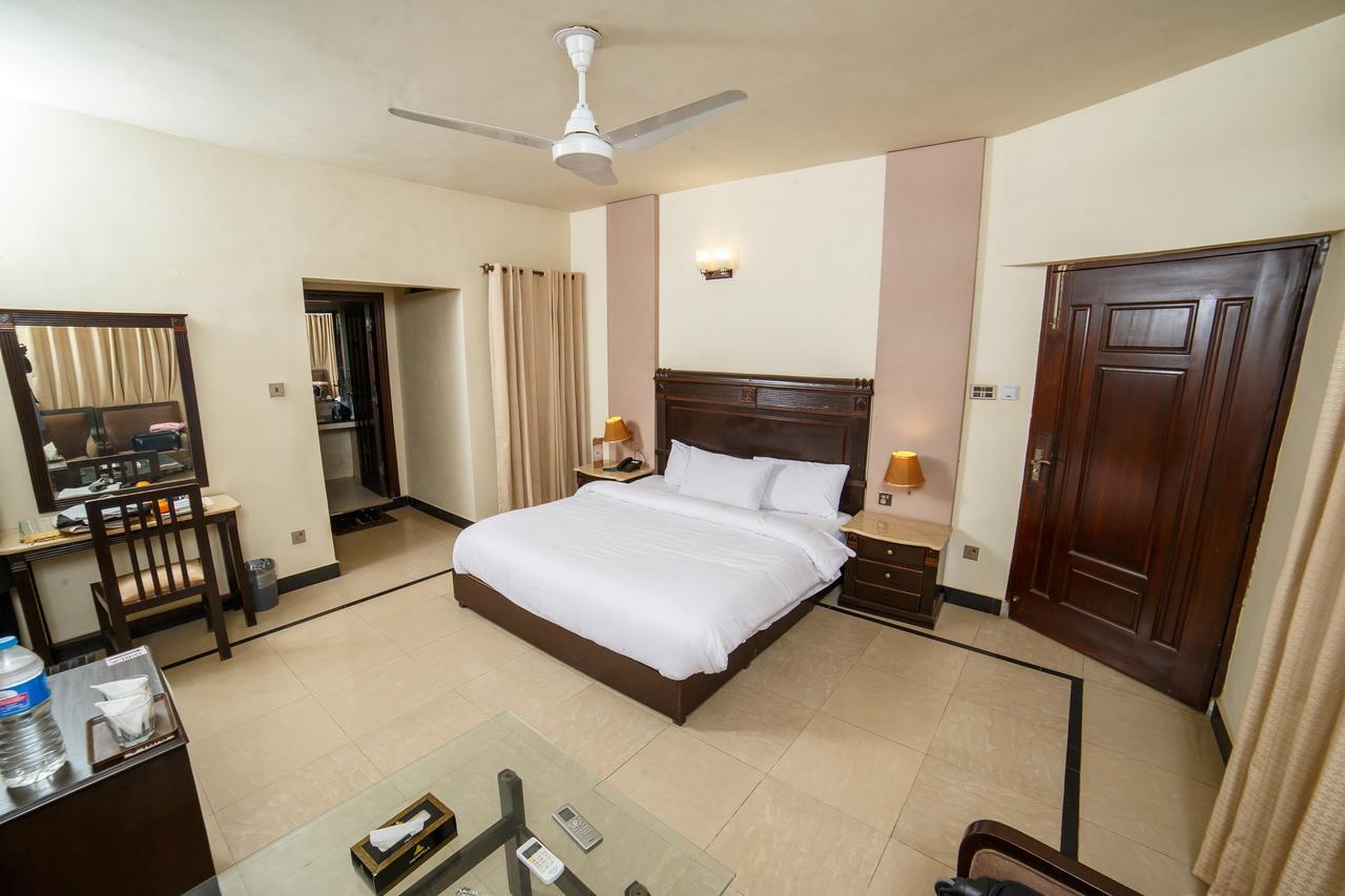 Shelton Accommodator Peshawar Buitenkant foto