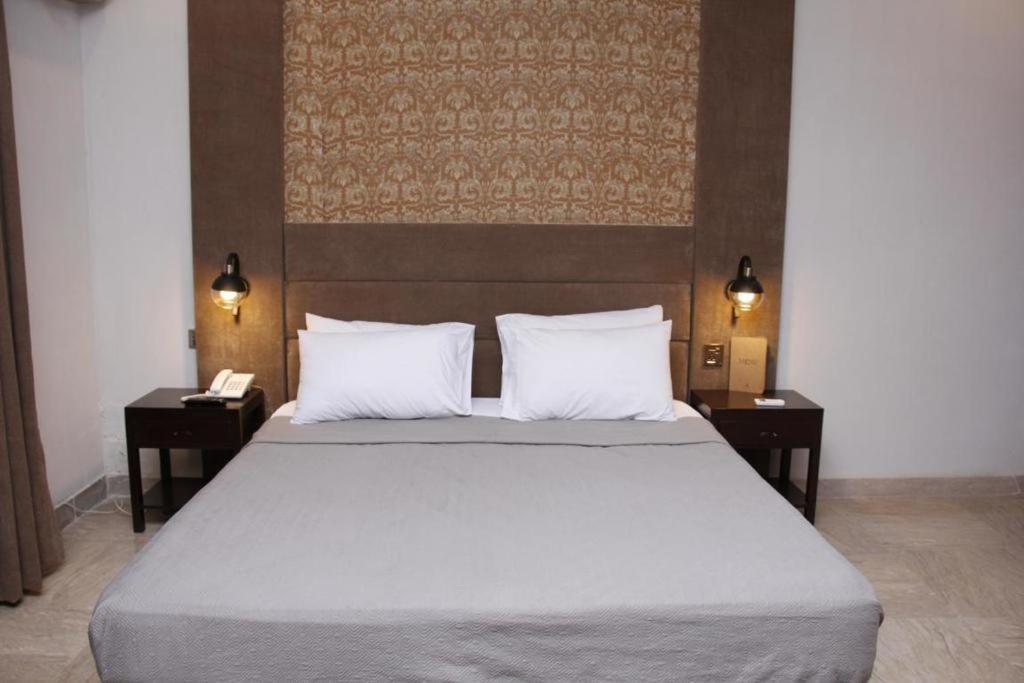 Shelton Accommodator Peshawar Buitenkant foto