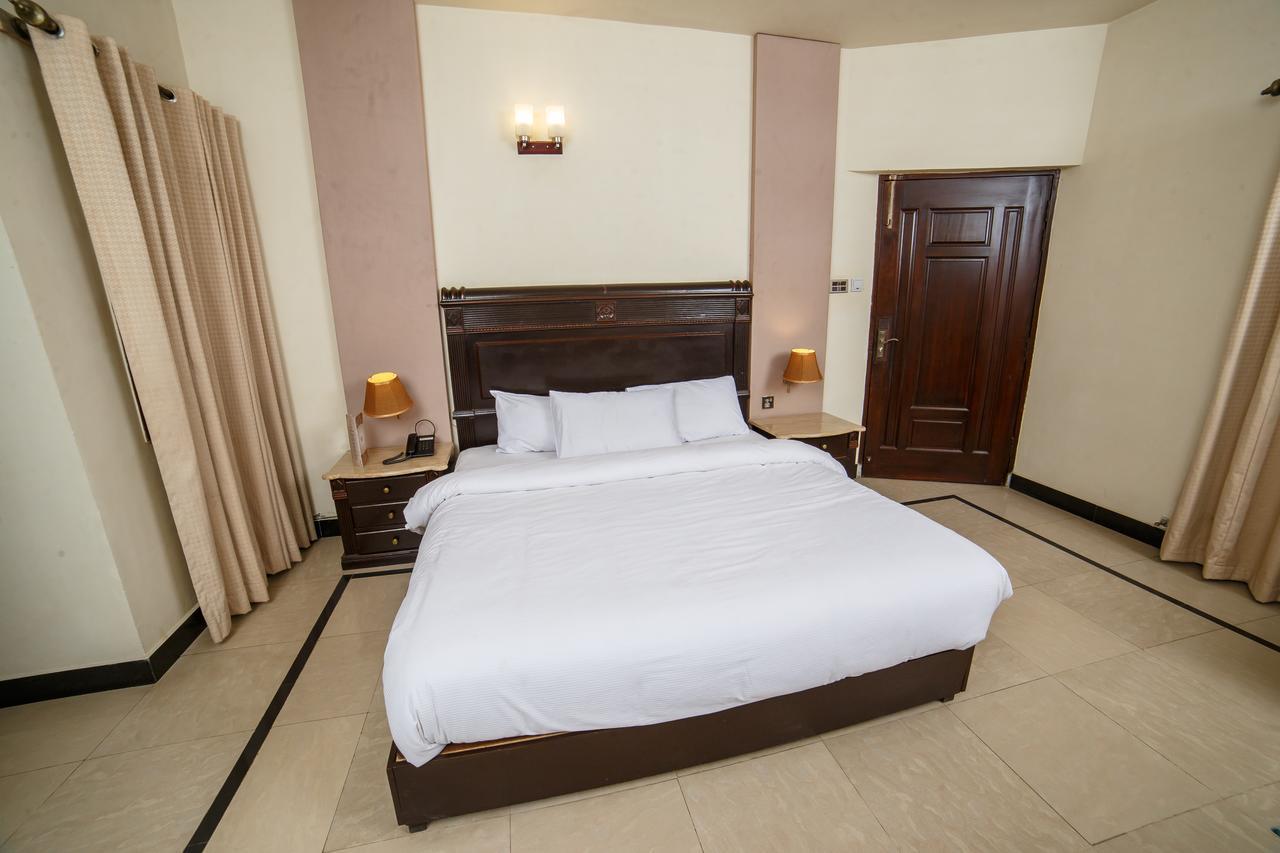 Shelton Accommodator Peshawar Buitenkant foto